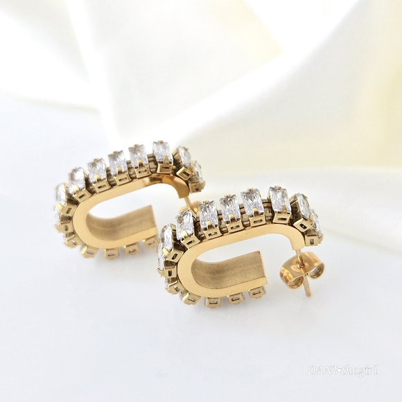 NEW 18K Gold Plated White CZ Curved Oval Hoop Earrings - Picture 6 of 7